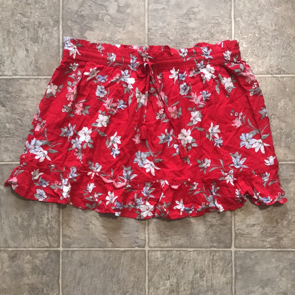 H&M Red Floral Mini Skirt in Size XL